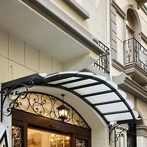 Otel Mirrors, İstanbul